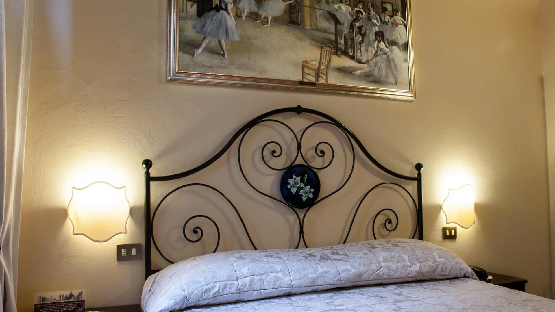 Albergo Il Giglio Montalcino 3*,  Italy